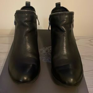 Vince Camuto bootie, sz 8